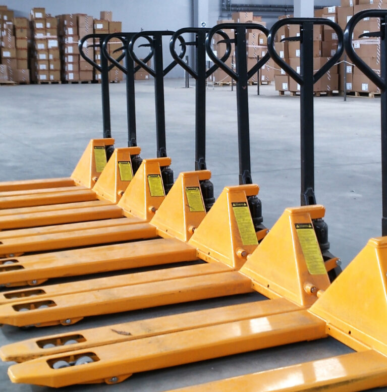 1 yash-engineers-hydraulic-pallet-truck-india